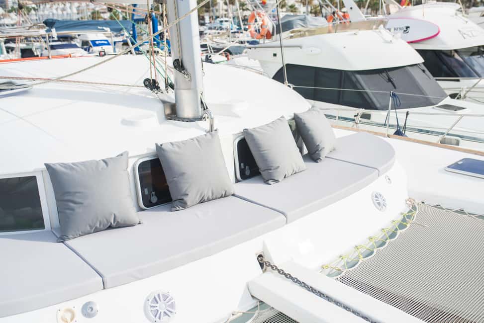 Benalmádena: Sailing & Dolphin Watching with Snacks/Drinks - Dolphin watching in the real-world: slow down, look close, take photos