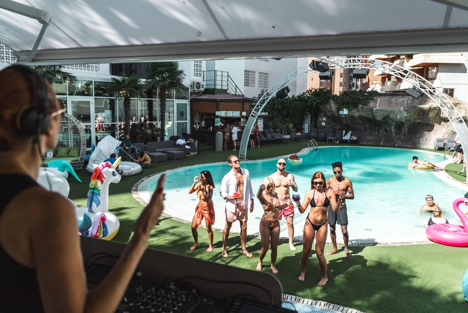 Benidorm: BC Music Resort™ Pool, DJ, & Day Time Party Entry - Food and drink: what unlimited really feels like