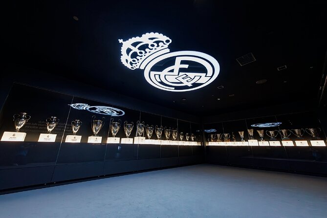 Bernabeu Stadium & Real Madrid Museum Guided Tour - Photo souvenir time: Champions League trophy and the official store