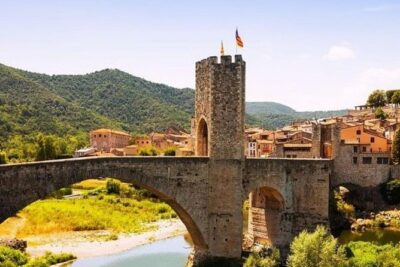 Besalu & 3 Medieval Towns Small Group Tour with Hotel Pick-Up - Vic First: Plaça Major, a Cathedral That Spans Styles, and the Roman Temple