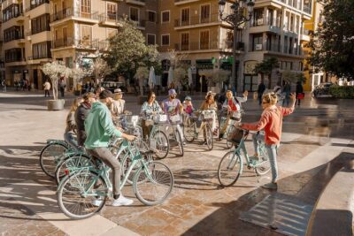 Best Bike Tour Dutch & English in Valencia - The 3-hour loop: from Plaza de la Virgen to futuristic Valencia