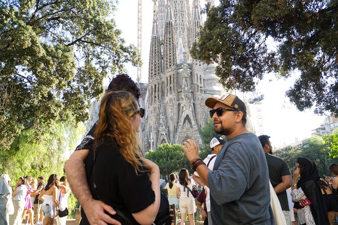 Best of Barcelona: Sagrada Família, Gaudí & Candy Tasting Tour! - Casa Amatller: Candy Tasting Meets Catalan Modernism (15 Minutes)
