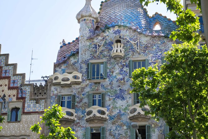 Best of Barcelona: Sagrada Família, Gaudí & Candy Tasting Tour! - Tickets, the Inside Sagrada Família Assumption, and How to Avoid Regret