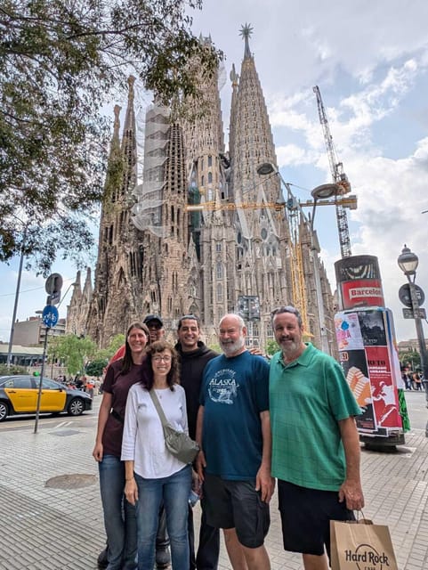 Best of Barcelona: Sagrada Familia & Park Guell with Pickup - How the group size (up to 16) affects your experience