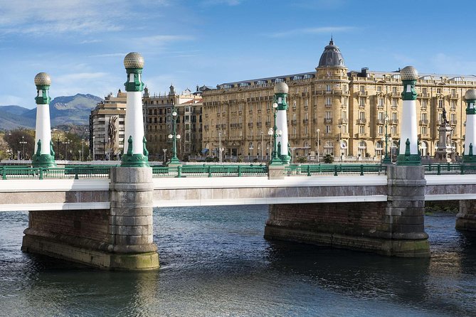 Biarritz, Saint-Jean-de-Luz and San Sebastián from Bilbao - The ride plan: minivan comfort, group size, and why the order matters