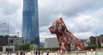 Bilbao: Guggenheim VIP Experience. Small Group. Expert Guide - Meeting near Mazarredo Zumarkalea: a simple start you can actually find