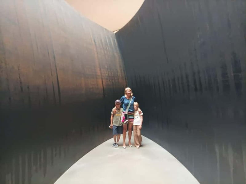 Bilbao: Guggenheim VIP Experience. Small Group. Expert Guide - The guide makes it, especially when you can ask questions