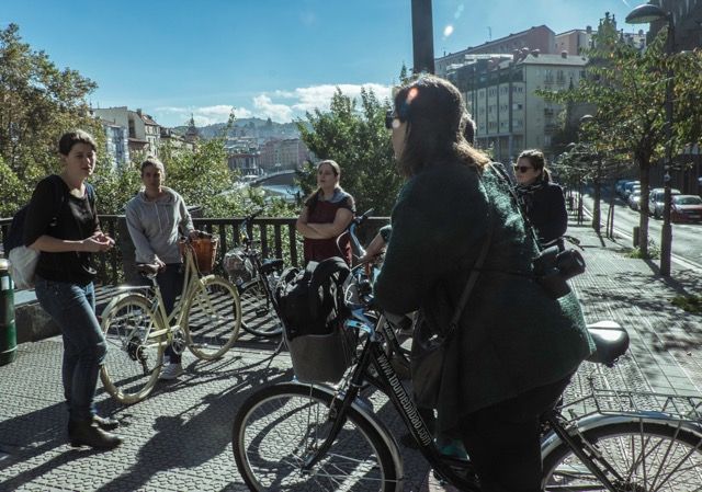 Bilbao: Guided Highlights Small Group or Private E-Bike Tour - Cruising the Nervión River: Bilbao’s Divider and Calatrava’s Zubizuri