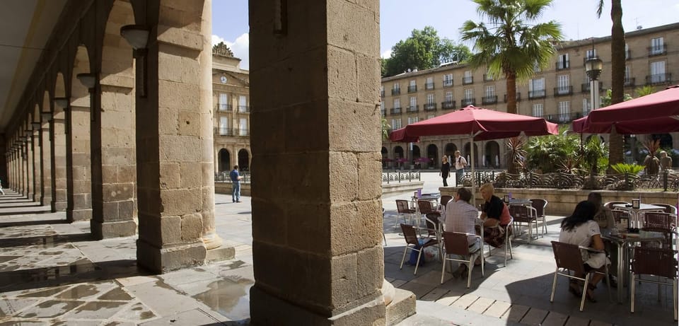 Bilbao old town walking tour - Starting at Arriaga Plaza: an easy first win in Bilbao