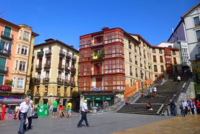 Bilbao old town walking tour - San Nicolás eliza: your first taste of Old Town architecture