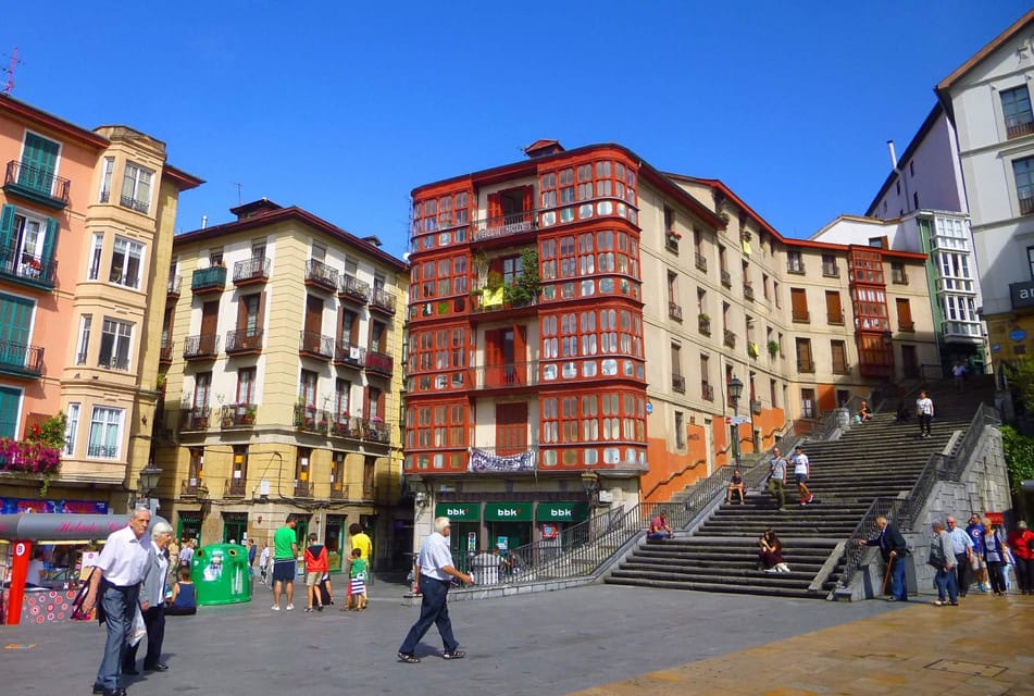 Bilbao old town walking tour - San Nicolás eliza: your first taste of Old Town architecture