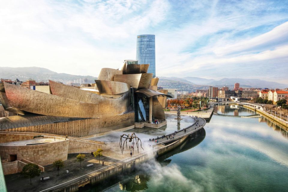 Bilbao: Private & Exclusive Guggenheim Museum Guided Tour - Why the Guggenheim Bilbao works even before you see the art