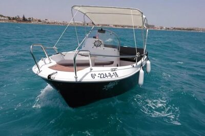 Boat rental in Torrevieja - Price for a group of up to 6 (and why it can feel fair)