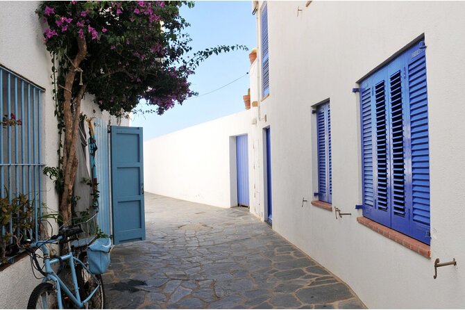 Boat Trip to Cadaqués from Roses with STOP 1:30h/2H/ in Cadaqués - Dolphins, photos, and comfort: how the boat ride feels in real life