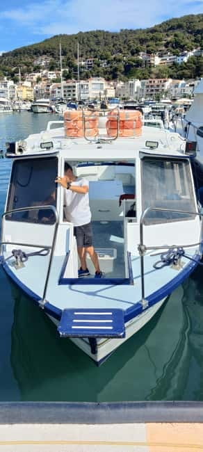 Boat trip to the Medes Islands, caves and stop for swimming - Fadrí Boat Basics: A small 20-person ride built for caves
