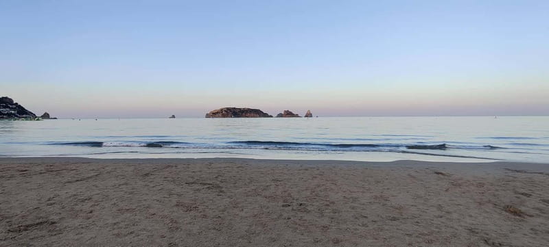Boat trip to the Medes Islands, caves and stop for swimming - Where it starts at Espigó de Llevant (and why 20 minutes helps)