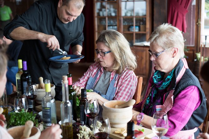 Bodegas Monje Winery Ticket w/Wine Tasting & Mojo Sauce Workshop - Hands-on cooking details that make the class feel doable