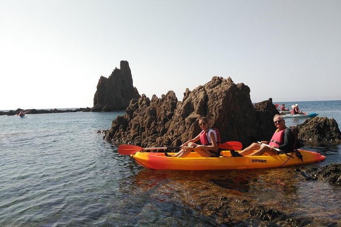 Cabo de Gata: Tour en kayak y snorkel full face + fotos incluidas - Cabo de Gata by kayak and snorkel: what makes this route special