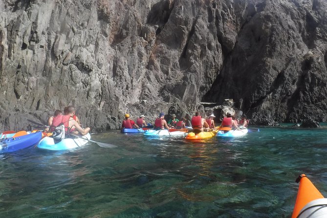 Cabo de Gata: Tour en kayak y snorkel full face + fotos incluidas - Stop 1: Faro Cabo de Gata—lighthouse views from the water