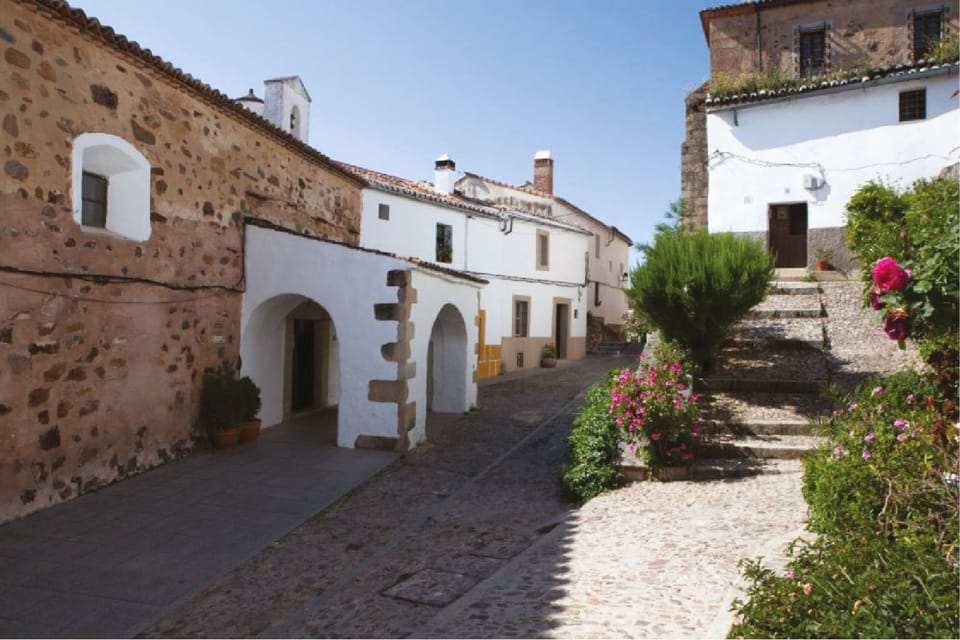 Cáceres: City Highlights Walking Tour with Local Guide - San Francisco Javier and the St George square: Jesuit legacy in plain sight