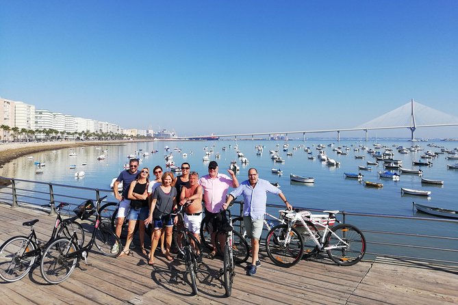 Cádiz 2:30h Bike Tour - Arco del Pópulo and El Pópulo: where the old city starts talking