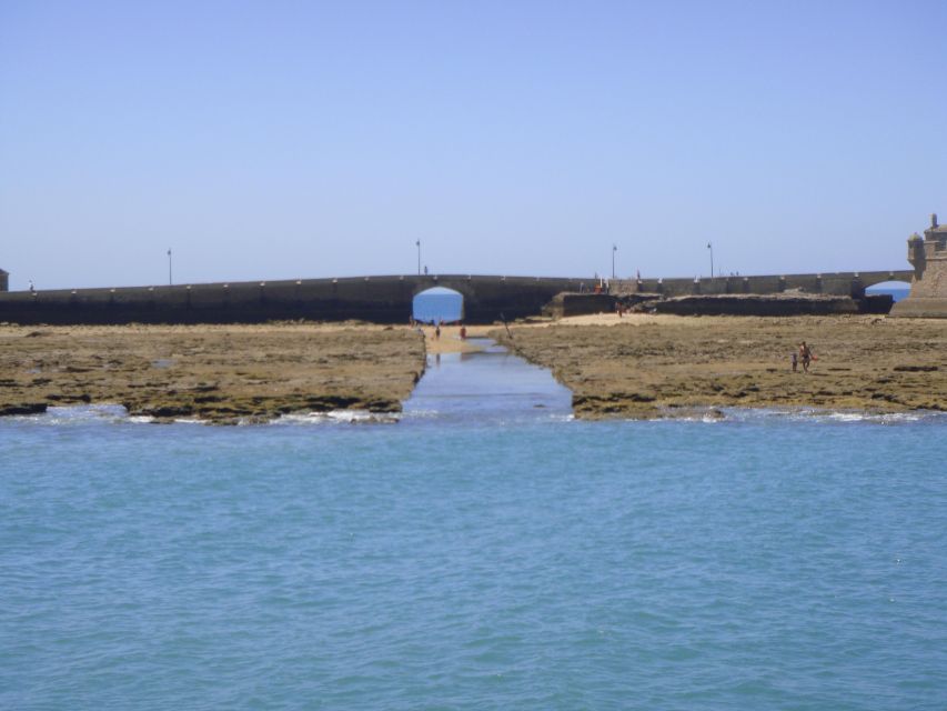 Cádiz: Bay of Cádiz Catamaran Tour with Host - Restrooms and small comfort wins