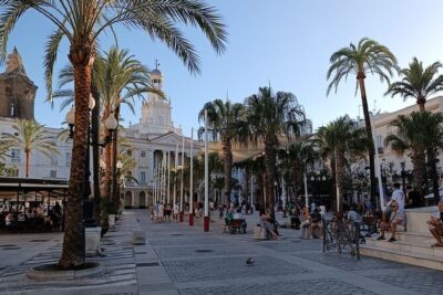 Cadiz Food Tour: Tapas, Drinks and Delights with a Local - Mercado Central de Abastos and Pescaíto Frito: The Seafood Lesson
