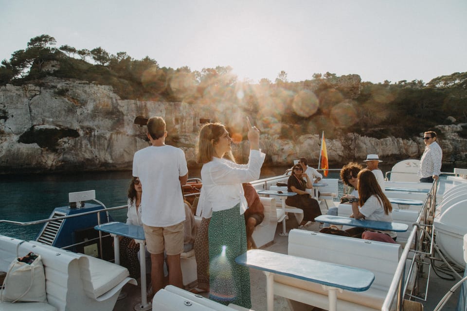 Cala'n Bosch: 2-Hour Sunset Sightseeing Tour - Meeting at Amigo’s Boat Trips and getting your best seat