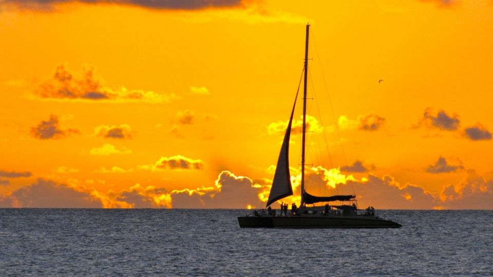 Cambrils: Costa Dorada Sunset Catamaran Cruise with Drinks - Why this sunset sail feels more like a coastal hangout