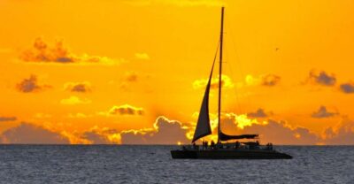 Cambrils: Costa Dorada Sunset Catamaran Cruise with Drinks - The 2-hour plan: sail out, swim, then watch the light change