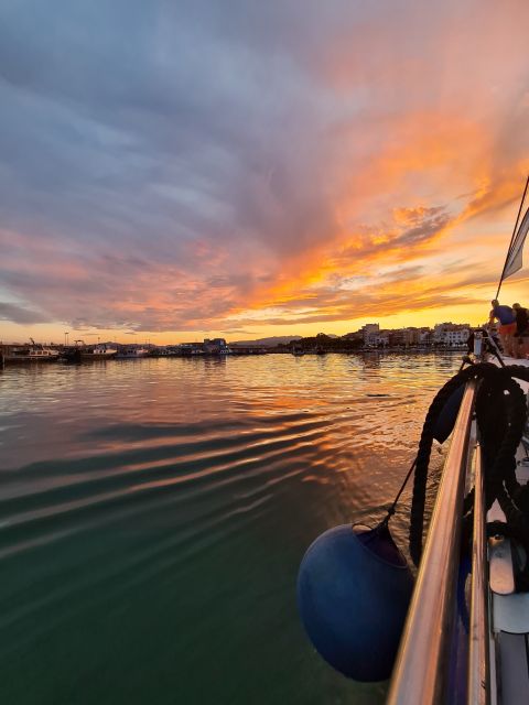 Cambrils: Costa Dorada Sunset Catamaran Cruise with Drinks - Staff and service: friendly crew makes the difference
