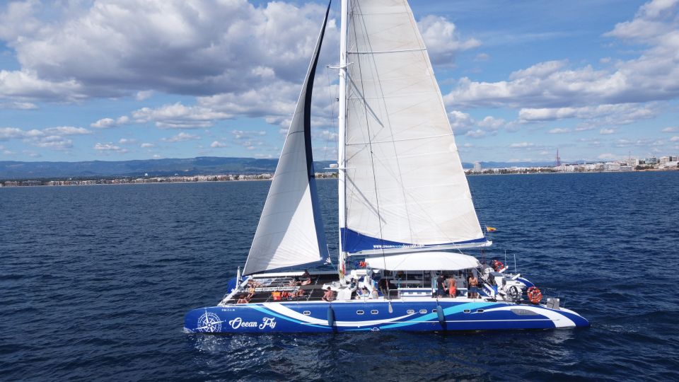 Cambrils: Costa Dorada Sunset Catamaran Cruise with Drinks - Meeting point and timing: how to avoid start-day stress