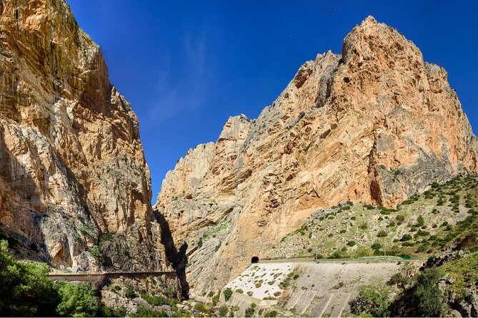 Caminito del Rey Day Trip from Costa del Sol - Chorro reservoir views and your final break before the ride back