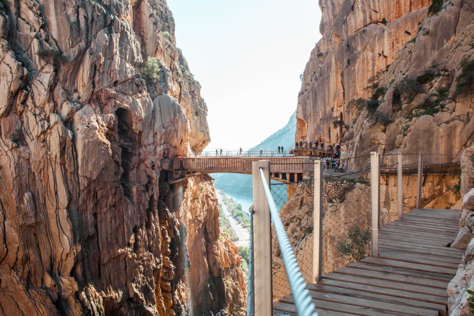 Caminito del Rey: Guided Hiking Tour with Entrance Tickets - What the 3-hour guided hike actually feels like