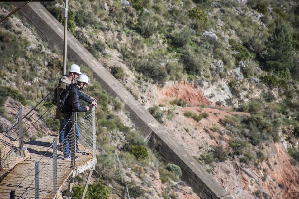 Caminito del Rey: Guided Hiking Tour with Entrance Tickets - Your guide experience: engineering stories plus real personalities