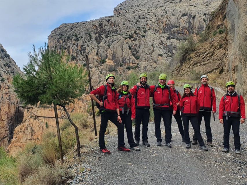 Caminito del Rey: Tour with Official Guide and Drink - Pace, Photo Stops, and Staying Comfortable on a Brisk Walk