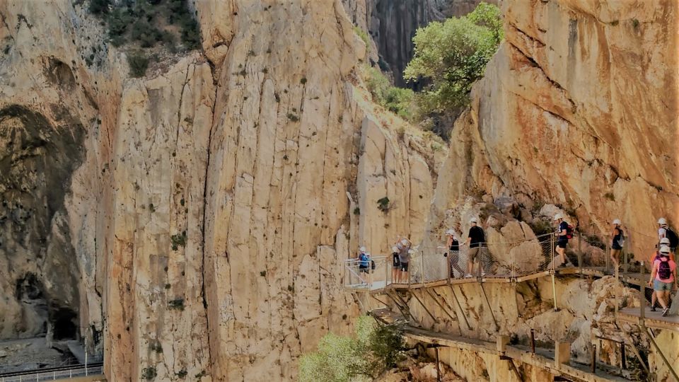 Caminito del Rey: Trekking Tour with Hiking Guide - What to wear and bring: the rules that keep this smooth