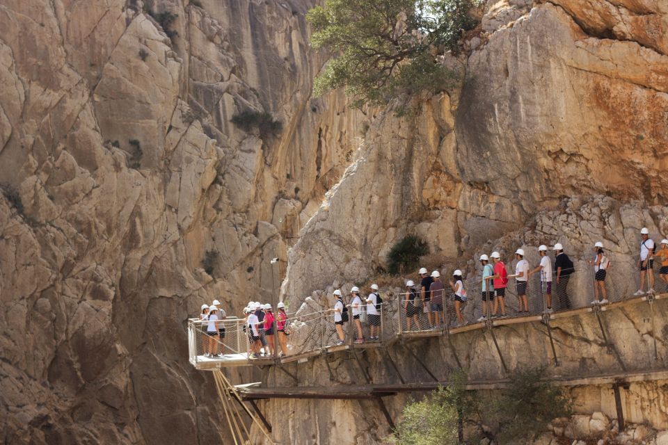 Caminito del Rey: Trekking Tour with Hiking Guide - El Kiosko meet-up and the short walk to the entry