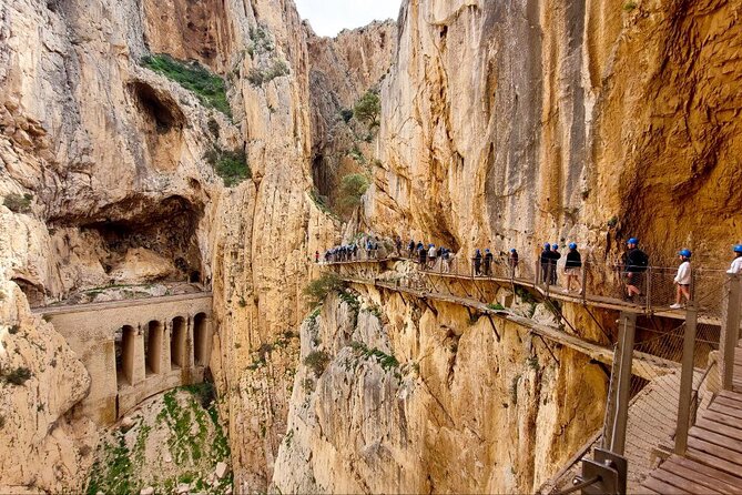 Caminito del Rey with Pickup from Nerja, Torrox and Torre del Mar - Guides and group size: how the day stays organized