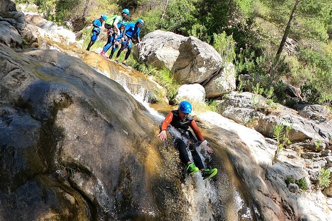 Canyoning Adventure Rio Verde in Granada - Midpoint snacks, lunch, and the toast that ends it right