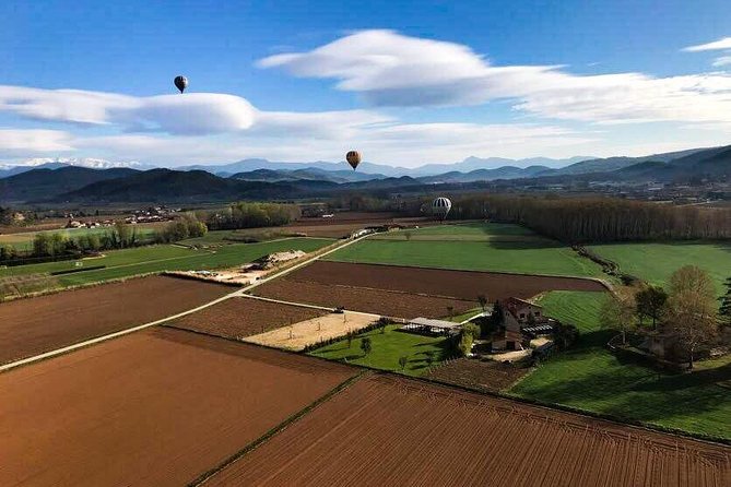 Catalonia Hot Air Balloon Ride and Breakfast over the Volcanoes of la Garrotxa - Vol de Coloms meeting point: what your morning looks like