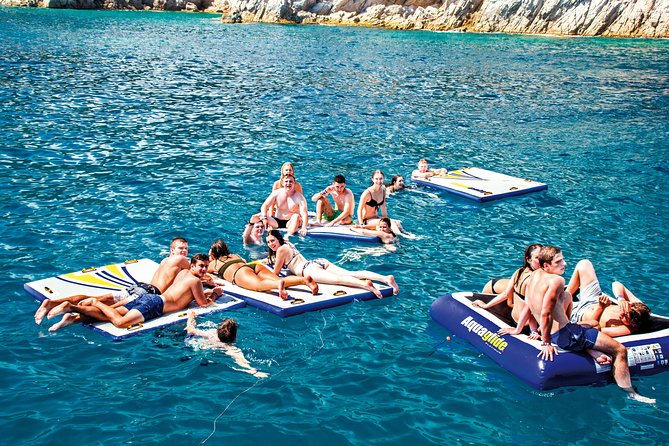 Catamaran ride -Costa Brava with barbecue and drinks. Familiar. - Boarding at Lloret de Mar: what to bring and how it feels