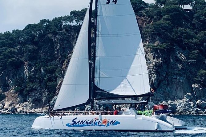 Catamaran ride -Costa Brava with barbecue and drinks. Familiar. - Seasickness check: don’t ignore it on a choppy start