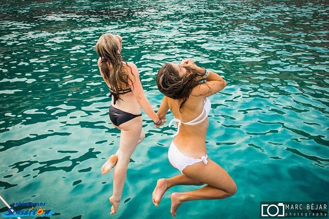 Catamaran ride -Costa Brava with barbecue and drinks. Familiar. - Snorkeling masks with a €10 deposit: worth using, easy to manage