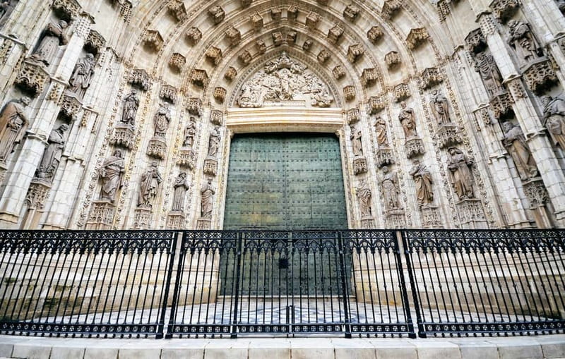 Cathedral and Giralda Entry Ticket with Audio Guide - Seville Cathedral: Gothic scale, stained glass, and Columbus