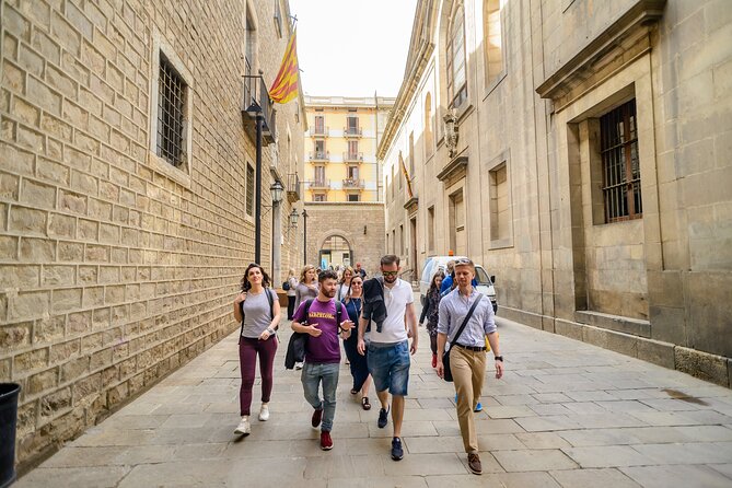 Censored Barcelona Tour - Plaza Catalunya, purple umbrella, and the 3:00 pm start