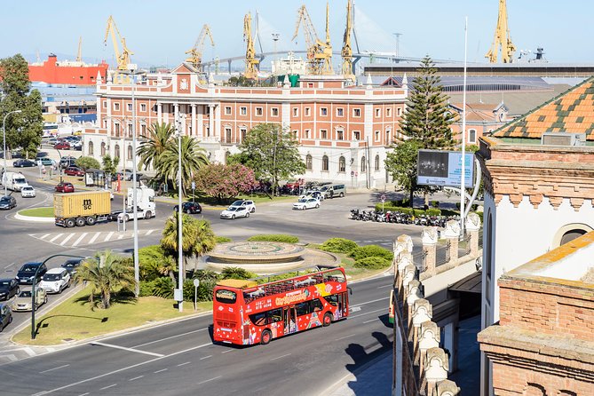 City Sightseeing Cadiz Hop-On Hop-Off Bus Tour - Crowds, Heat, and Waiting: How to Use the Bus Without Getting Frustrated