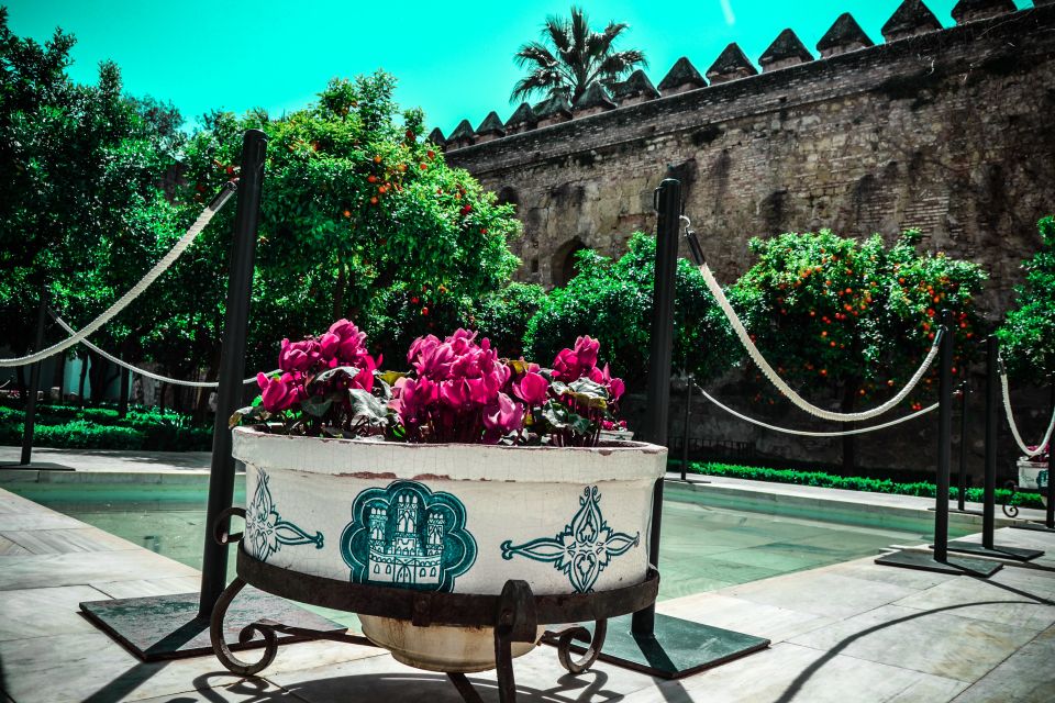 Cordoba: Alcázar de los Reyes Cristianos 1-Hour Guided Tour - Guide quality and sound: how to protect your experience