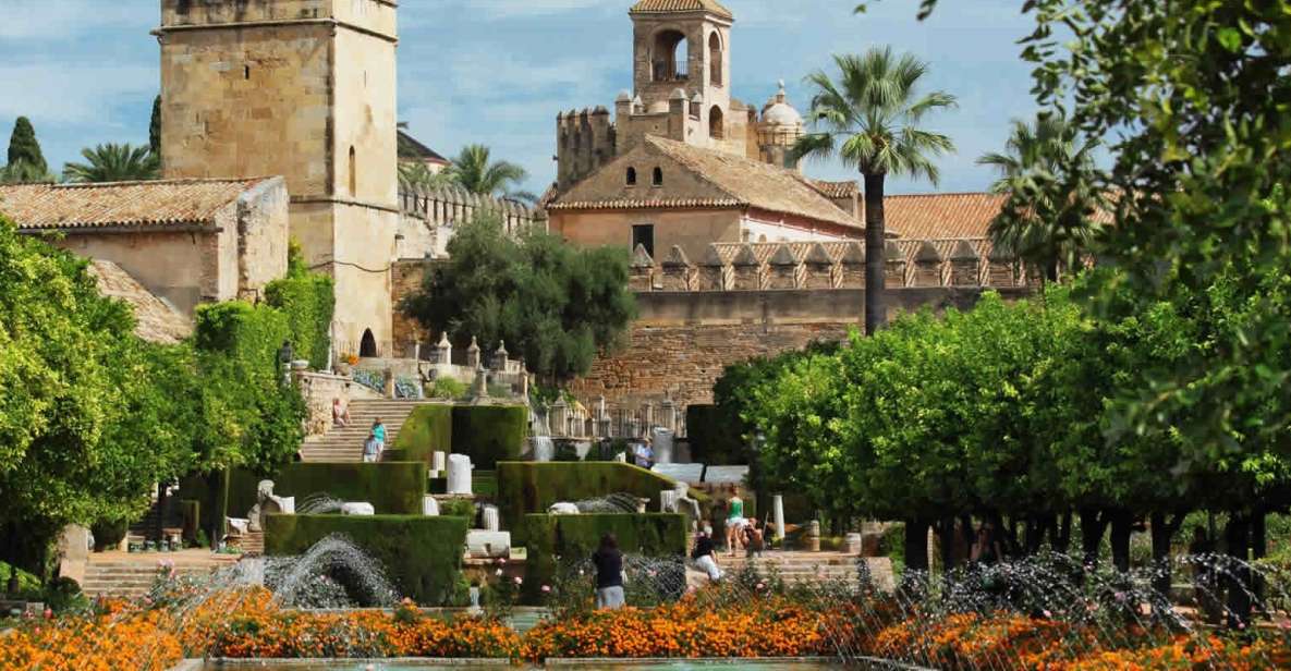 Cordoba: Alcazar of The Christian Monarchs Tickets and Tour - Meeting at the main gate with the red umbrella