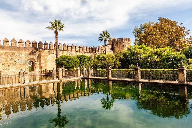 Córdoba: Alcazar Skip the Line Guided Tour - Skip-the-line start at the Alcázar de los Reyes Cristianos